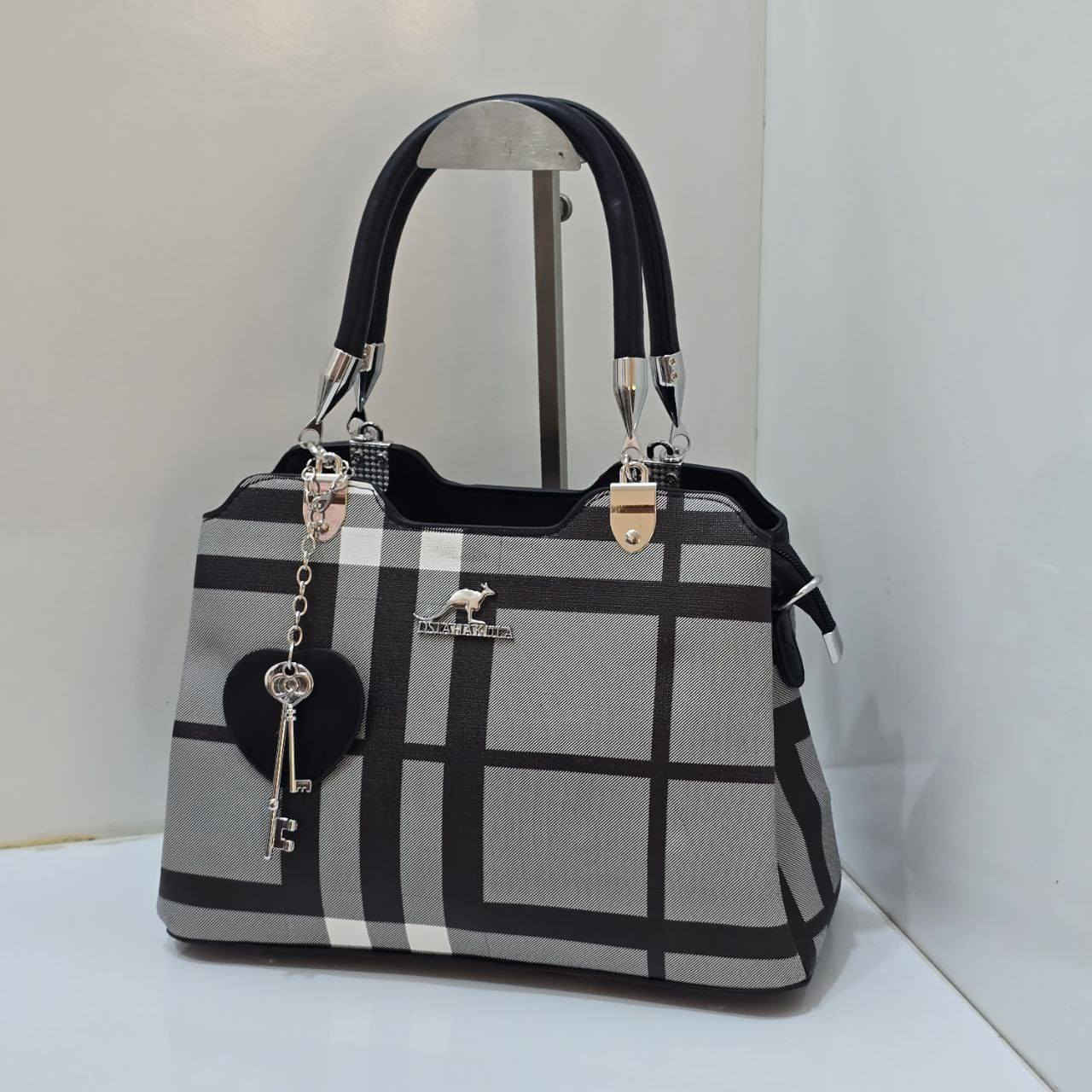 #حقيبه_كنغر_المقفل 
توفرت مره ثانيه لكثرة الطلب من زبائنا الكرام 
السعر نار #ب١٧  الف فقط ارخص سعر بالعراق كله 
🔥🔥🔥

التوصيل لكل محافظات العراق صار #ب٣ الف فقط 

متوفره حسب الالوان المرفقه في الصور ❤❤❤

#اذا_حبيتي_تكون_اطلالتج_مميزه راسلينا ع البيج 
او الاتصال ع الرقم ✅️***********✅️

  #التوصيل لكل محافظات العراق(٣) الف فقط 

#توجد_خدمة_توصيل_المسيب_وكافة_محافظات_العراق

#ملاحظه المحل حقائب نسائيه وملابس أطفال واكسسوارات داخل المحل 🔥 يارزاق 

العنوان ازياء الورود بابل_مسيب_شارع المستشفى مجمع مضر النجار
 #مقابل مجمع ريحانه للأقمشة 
#مجاور دكتوره علياء النسائيه 
#مجاور احمد للموبايل 
رابط قناتنا ع التليكرام  https://t.me/alwrood996

رابط صفحتنا ع الانستغرام https://instagram.com/alwr.ood9?igshid=ZGUzMzM3NWJiOQ==    تشرفونا وتنورونا
