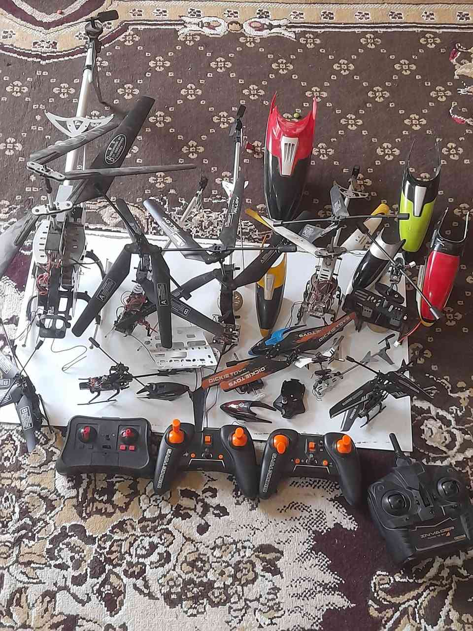 السلام عليكم// كما موظح بالصور  قطع غيار هليكوبترات  وريموتات ينباعن كقطع غيار  وخرايط 🛩


**إذا كنت صاحب هذا الإعلان وتريد حذفه لأي سبب، رجاءا أرسل رسالة إلى الدعم الفني**