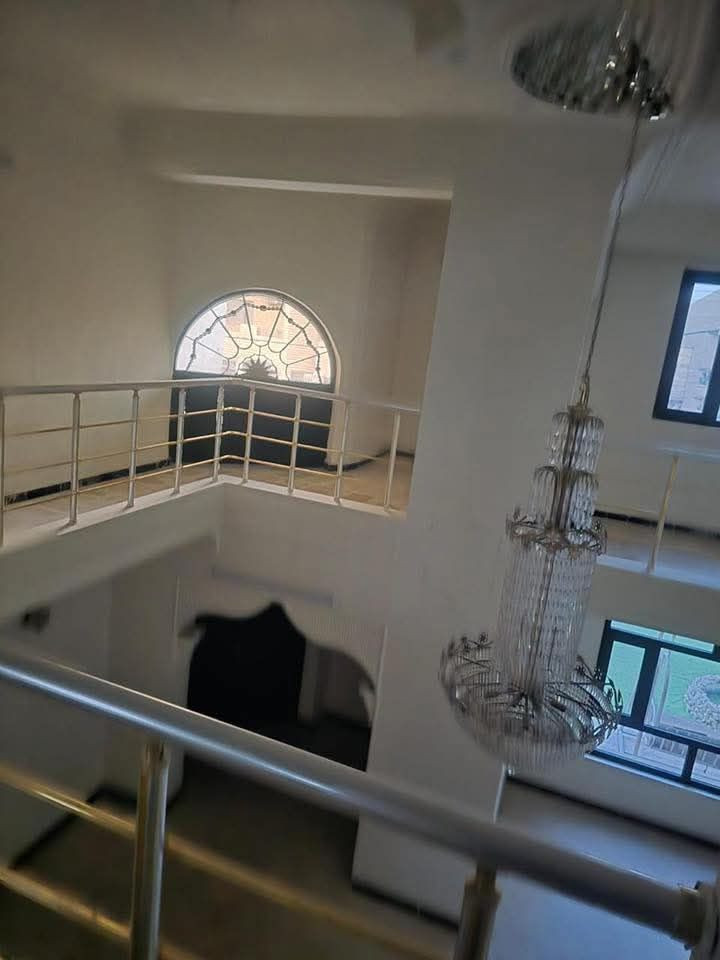 ايجارات سيديه1بيت ٣٠٠ متر اربعه نوم واستقبال وهول مطبخ وصحيات وكراج وحديقه بيت معمر جديد  مليونين وربع موقعه حلوه والبيت جاهز. 2بيت ١٥٠ متر ثلاثه نوم واستقبال وهول مطبخ وصحيات ٩٠٠. 3شقه ارضيه غرفتين وصاله ومطبخ وصحيات وكراج وحديقه ٦٥٠ المحاربين 4بيت ١٥٠ متر ٤ نوم ومطبخ واستقبال وصحيات طابقين وكراج مليون ونص 5بيت٢٠٠ متر غرفتين نوم وصاله ومطبخ وصحيات وكراج ٨٠٠ نظيف. 6مشتمل ٥٠ متر غرفتين وصاله ومطبخ وصحيات ٧٥٠ نظيف 7طابق اول غرفه وصاله ومطبخ وصحيات ٥٠٠ وايضا غرفتين وصاله ومطبخ وصحيات ٦٠٠.  8مشتمل ارضى غرفه وصاله ومطبخ وصحيات ٥٥٠. 9شقه غرفه وخدماتها ٣٥٠ 10شقه طابق ثاني غرفتين كبيره وصاله كبيره وصحيات ومطبخ وسطح ٤٥٠.اعلام.11شقه غرفه وصاله ومطبخ وصحيات طابق اول ٣٥٠ اعلام. 12مشتمل غرفه وصاله ومطبخ وصحيات شهداء السيديه ٦٠٠ ع الخط السريع. 13شقه غرفه وصاله ومطبخ وصحيات ٤٠٠ شهداء السيديه 14 بيت ١٥٠ متر غرفتين وصاله ومطبخ وصحيات ٥٥٠.اعلام15.شقه غرفه وصاله ومطبخ وصحيات ٤٠٠.سيديه شارع الصناعه. 16طابق اول غرفتين وصالة ومطبخ وصحيات معزول ايجاره ٥٠٠.خلف اكليل الجبال. للاستفسار ***********
