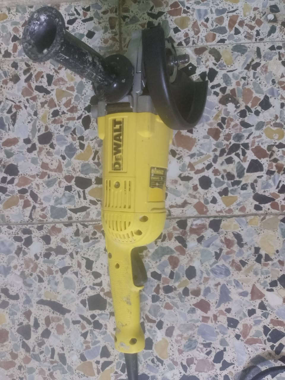عدد كهربائيه شغالات كلهن شرط نضافه 90% 
عل بلاد ما مصلحات كلمن وسعره للاستفسار على واتساب ***********
