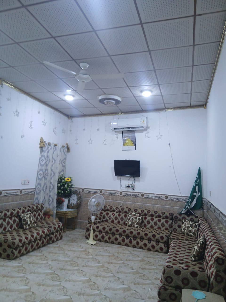 بيت للبيع في البهادريه قرب جامع وحسينيه البهادريه طابو زراعي عراقي سند 25 مساحه البيت الكامله240متر واجها 9في 26 يحتوي البيت على 4غرف منام وصحيات داخليه وخارجيه وديوان منعزل وحمام ومطبخ بناء سنه 2023 البيت كامل سعر 190وبي مجال الاتصال على الرقم ***********
