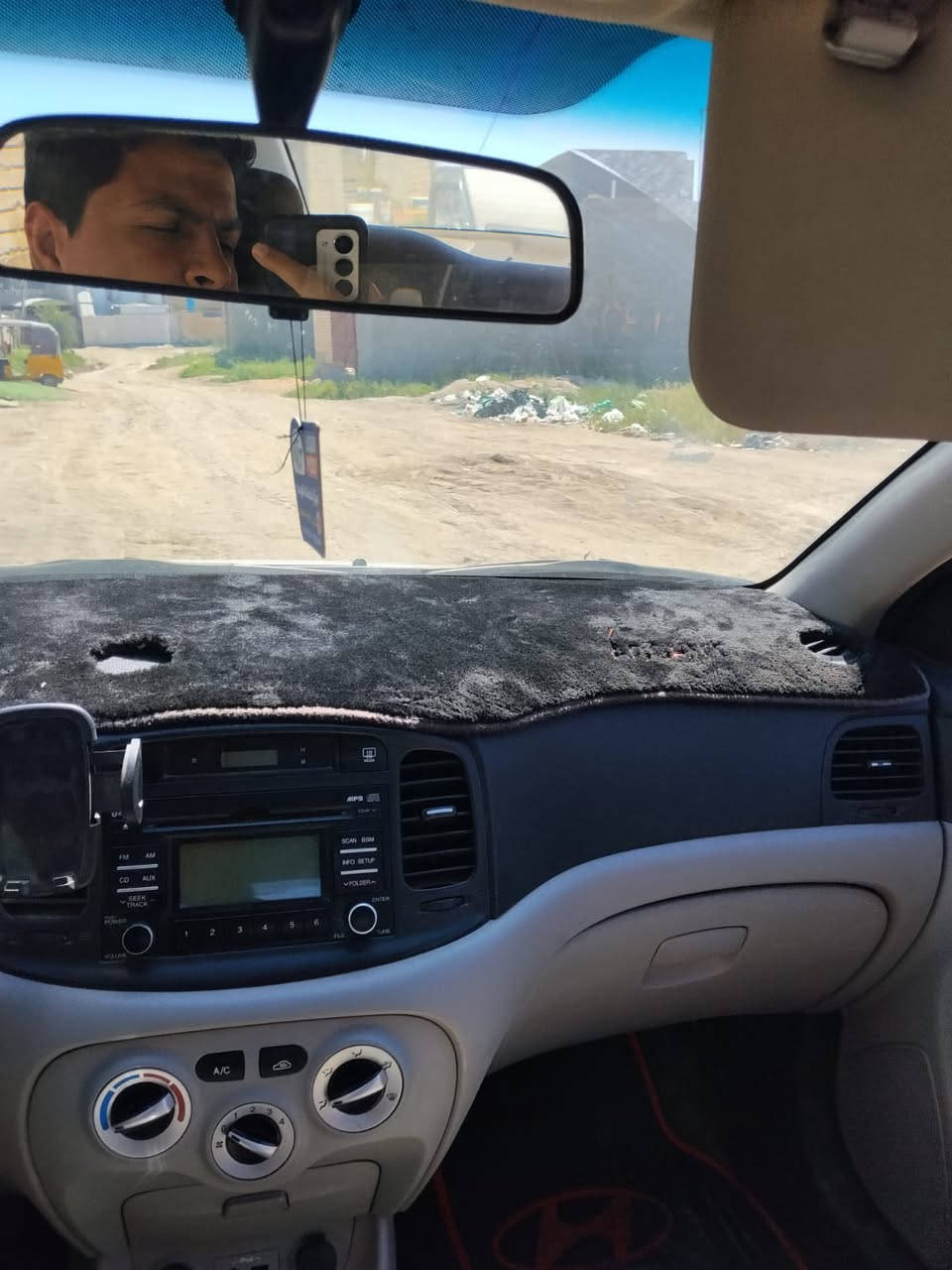 للبيع سيارة اكسنت شكل رياضي موديل 2010
💠الاسم : Hyundai Accent New
💠الموديل: 2010  /  أستيراد: خليجي 
💠حجم المحرك: 1600 دوش 
💠رقم انبار دولي جديد 
✅سنوية لسنة 27 باسمي تحويل مباشر ثاني يوم 
✅سيارة جاهزة من كل نواحي فضل الله
تبريد ثلج 🥶🥶
تحكمات بالستيرن 
حاكية
بلوتوث
نظام eco اقتصادي
تخم تايرات جديدة 
ترايك من البصرة للفاو 

♦️ملاحضة: بيها ضربة بالجاملغ الخلفية بسيط ما مصلح 

💲السعر : 85وبيها مجال)
🗺️المكان : متواجدة في بغداد ( المحمودية)
☎️الاتصال او الاستفسار 
***********
