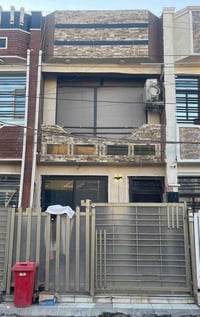 #للبيع دار في السيدية 🏠    الضباط مربع االتصنيع 📍  • المساحة: :50 م² •...