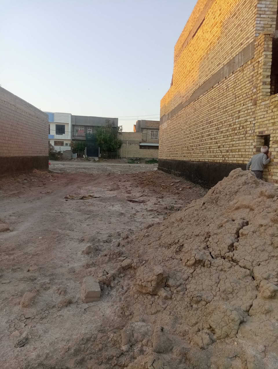 يوجد قطعة طابو صرف
المساحة 100متر 
محيزم 2 مراتب بجهة مطعم الحضارة 
صايرة عل ساحة 
تبعد عن شارع 100 تقريبا 250متر 
للاستفسار مراجعة مكتب الشارقة للعقار مقابل مسجد الرحمن الاتصال اوعبر المراسلة ***********
والعندة عقار للبيع خل يتفضل
