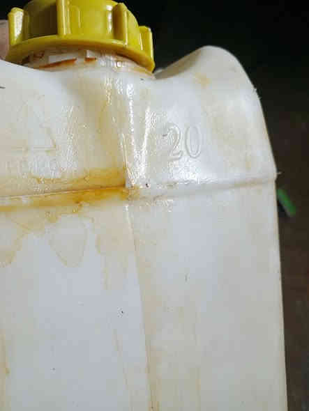 جلكانات 20 التر  نضيفات وقويات مال نفط  العدد10 جلكانات
سعر  الجلكان الواحد 3 الف بدون تعامل رجائن 
الشراي يجي خاص أو يتصل***********
