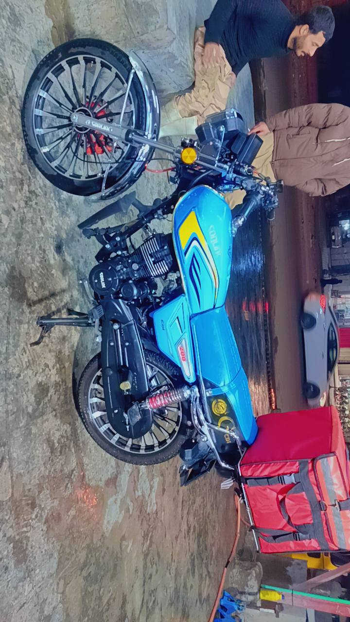 سلام عليكم دراجة ايراني سونك للبيع موديل 2025 صارلي شهر ونص من اشتريتها زيرو دراجة مابيها نقص برغي كهربائيات كلها شغالة وبيها بصمتين وسوجين وتشغيل عن بعد ونضام أمان ومكينة زيرو جيب فيتر وتعال افحص وبيها درع وصندوك دلفري السعر 850 الف العنوان بغداد الحسينية الراشدية الرقم ***********
