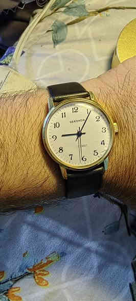 السلام عليكم ساعات نصب تكويك اصلي بالة للبيع باسعار مناسبة كلمن وسعره التواصل خاص او على الرقم *********** يوجد توصيل .
