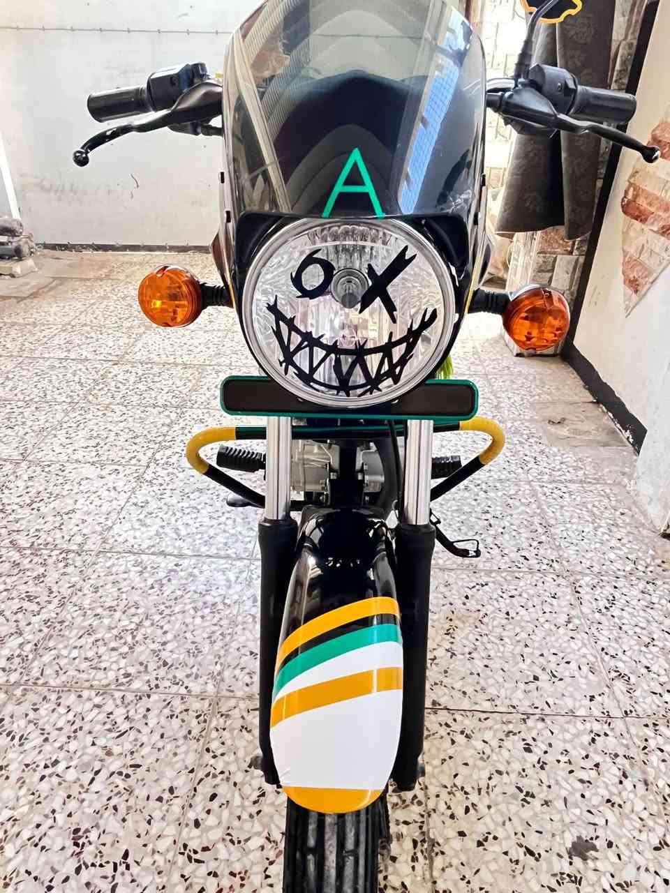 سلام عليكم دراجه بوكسر للبيع مامفتوح برغي بيها أوراق اصولي كهربأيات كلها شغاله الستفسار الاتصال بالرقم 0781 373 2821
