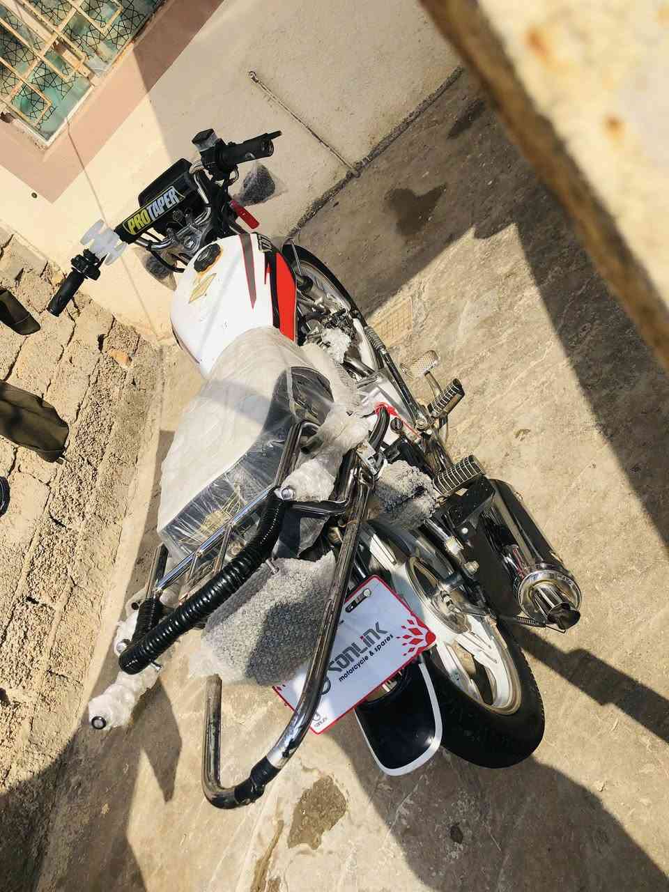 سلام عليكم دراجه للبيع سيفان موديل ٢٢شكل ٢٣ دراجه مكفوله من التاير لتاير نقص باتري بس ملاحظه (الصالنصه مو وياه)دراجه شلعه ومعدل سعر خاص او اتصل*********** مكان شهربان او مراوس حسب القناعه
