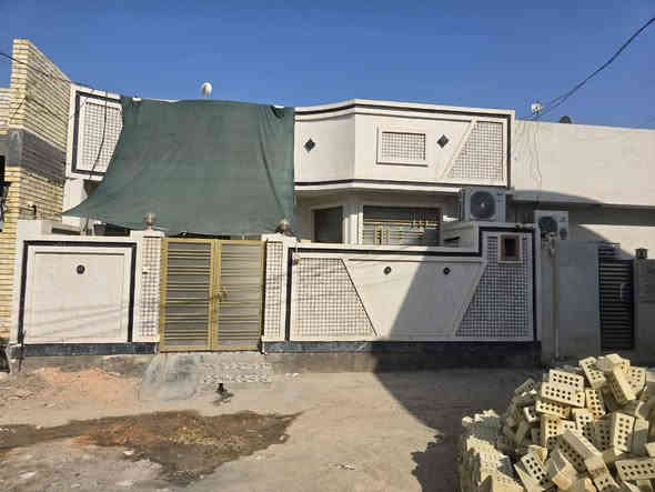 مساحه البيت 120 متر سند 25
يتكون البيت طابقين طابق الأول طارمه صحيات 
استقبال غرفه صاله حمام مطبخ طابق ثاني حمام + صحيات + غرفه السعرررر 82 وبيه مجال البناء حديث درجه اولى شوفت عيونكم العنوان بابل المسيب شارع بيت غظيب شارع حبش رقم لهاتف *********** ❤
