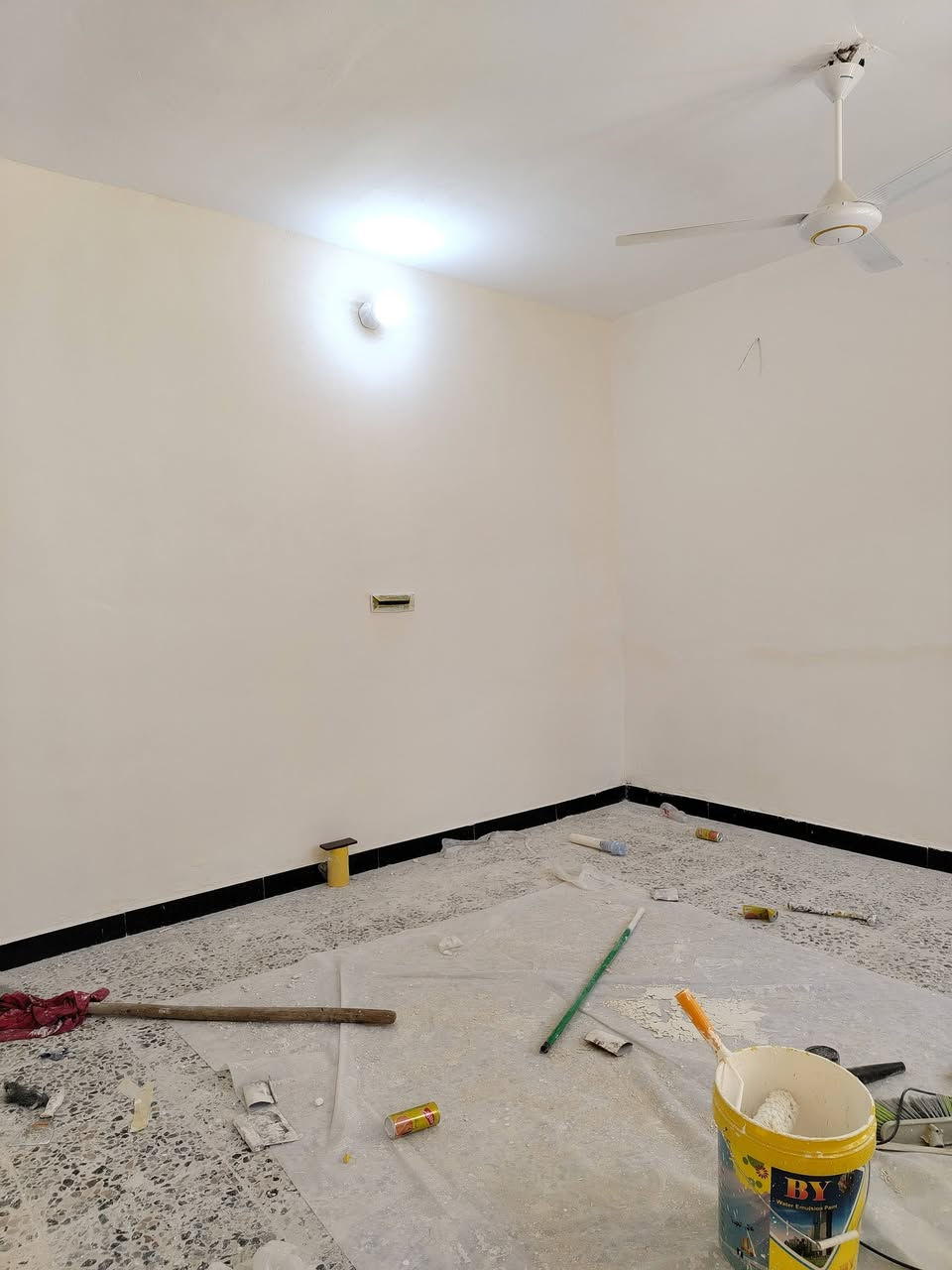 يارزاق ياالله من رخصة الدمن صباغ بيوت وشبابيك وبيبان شغل درجه اولى وبسعار مناسبه رقمي ***********
