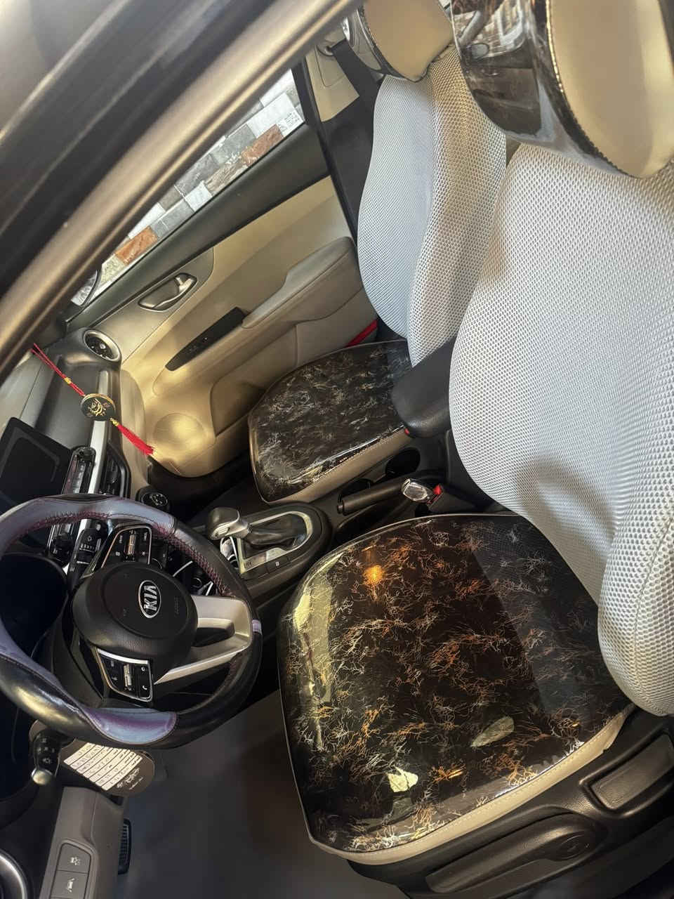 السلام عليكم
كيا فورتي 2020 رقم اربيل جديد بآسمي شرط التحويل 
السياره ما متعوبه كير مكينه بشرط كهربائيات صدر تبريد كله بلادي ما ملعوب بي ابد حادث جاملغ ايمن وشويه طرف البنيد وبيهه صبغ بابين كلير من امريكا صور الحادث بالمنشور مكانهه بغداد الحبيبيه سعر 125  وبيهه مجال 
رقم موبايل ***********
