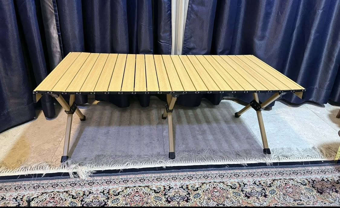 السلام عليكم للبيع ميز عدد ٣ مثل ما موضح بالصور القياس العرض ١٢٢ سانتمتر طوله ٦٠ ارتفاعه ٤٥ سانتمتر الجبير هذا قياسه
والقطعتين قياسهن العرض ٩٥ سانتمتر والطول ٥٥ سانتمتر والارتفاع ٥٠ سانتمتر 
الاسود بي سلة قماش سعره ٣٥ الف 
والثاني نفس القياس لون زيتوني فاتح ٣٠ الف
والجبير لون صحراوي ٤٠ الف 
توصيل ٥ الاف
تواصل خاص او ***********
