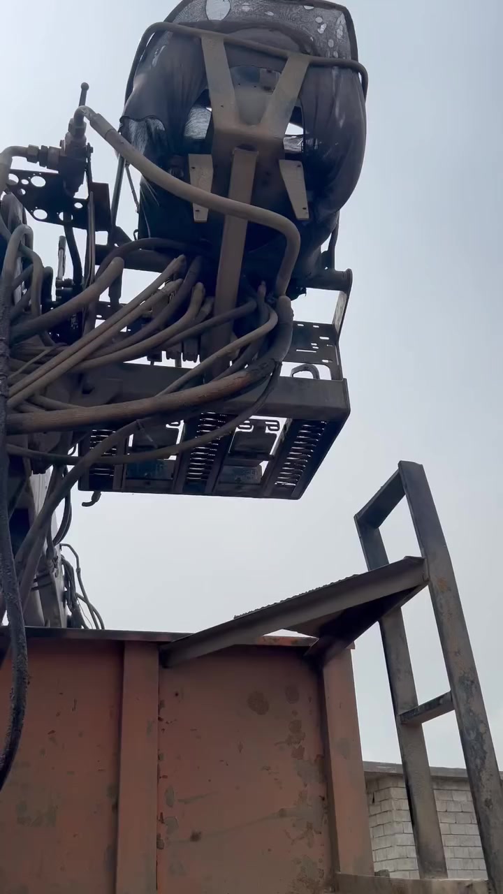 السلام عليكم يوجد فيتر تصليح آليات ثقيله وخفيفه ايضن تصليح هوه كرينات كانترولات جكات محركات كهربايات باداره محمد العبد رقم الهاتف ***********العنوان تل الذهب ايضن فيتر متنقل
