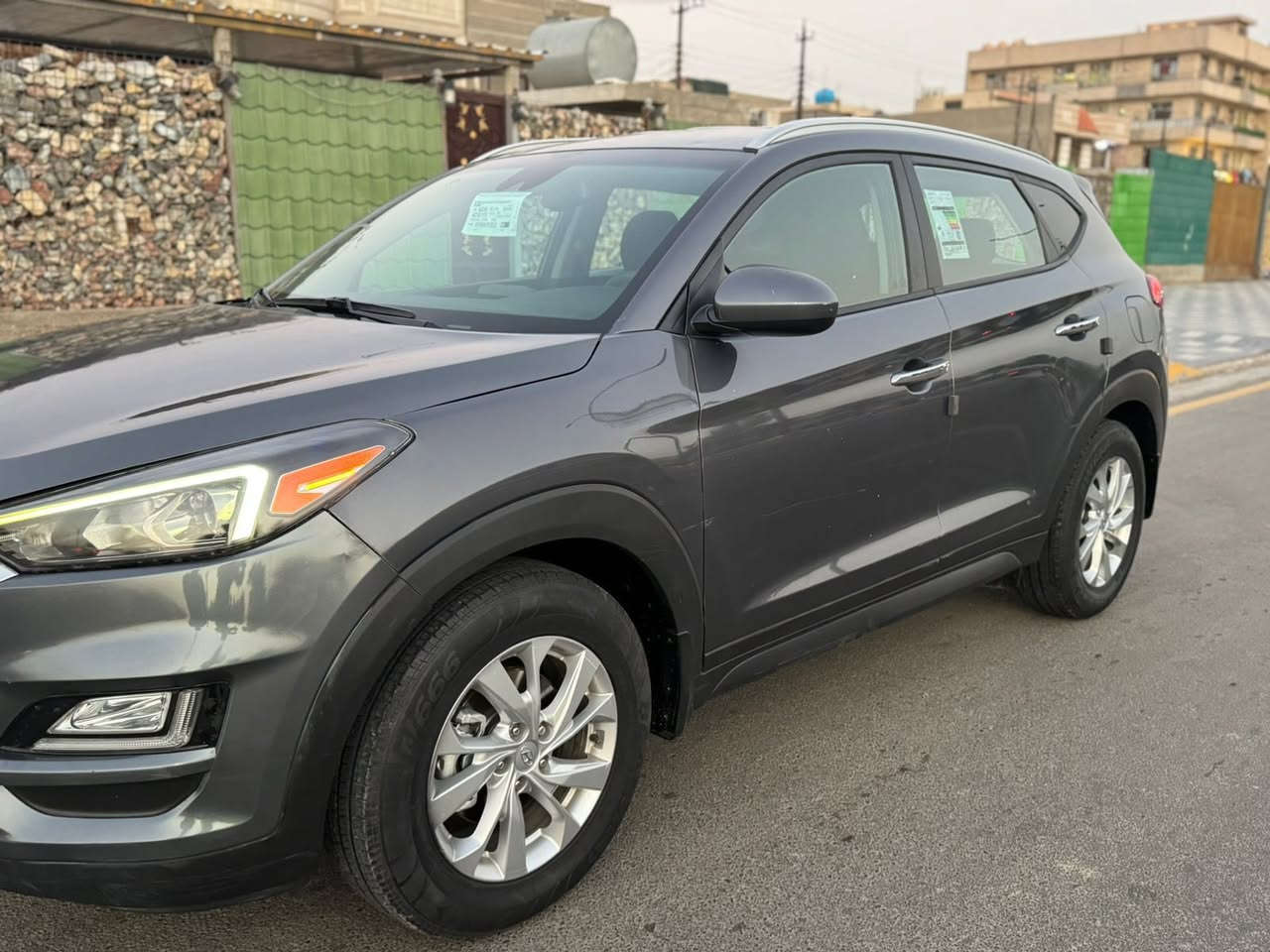 توسان للبيع موديل 2019وارد أمريكي سيارة فول موصفات بصمة كشنات كهربائية تحكم استيرن جهتين كروز سرعه ثلاث انظمة قيادي كشنات تدفئة رادرات بيه هواي موصفات محرك 2000 محرك كير مكفولات ماشية 48 الف سيارة حادثة بس بنيد قطعة وحدة فقط بدون دواخل صور حادثة مرفقه بل منشور مكان سيارة بغداد الرصافة سعر 143 ورقه رقمي ‭
‭0778 230 9022‬ ‭
