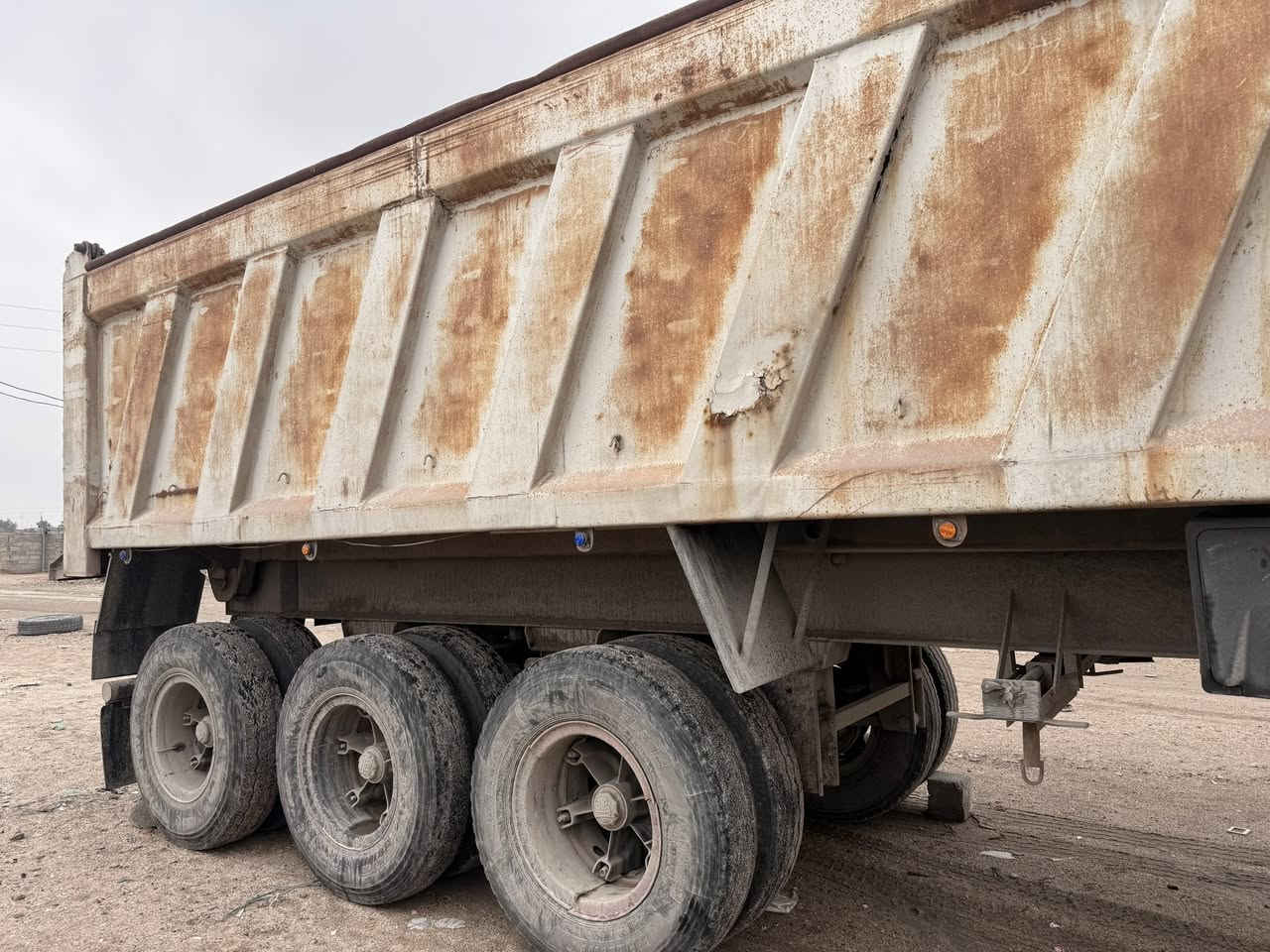 عربانه 3 دناكير نضيفه وجاهزه للعمل بدي مايلر  شاصي مكفول مكان البصره الزبير السعر 150 وبيها مجال
***********
