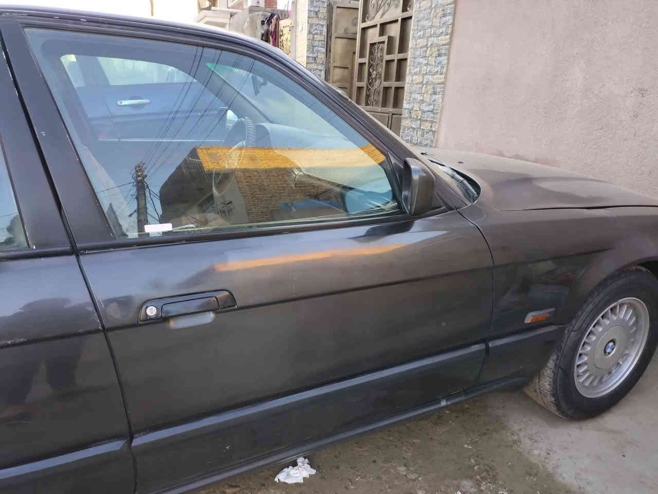 بي ام دبليو اسود كذابي موديل 1991 بغداد حجم 730 محرك 35   داخل اسود جلد دبل جكمجة دبل ايرباك تدفئة تبريد كهربائيات جاهز السعر /50$$ ورقة //***********//
