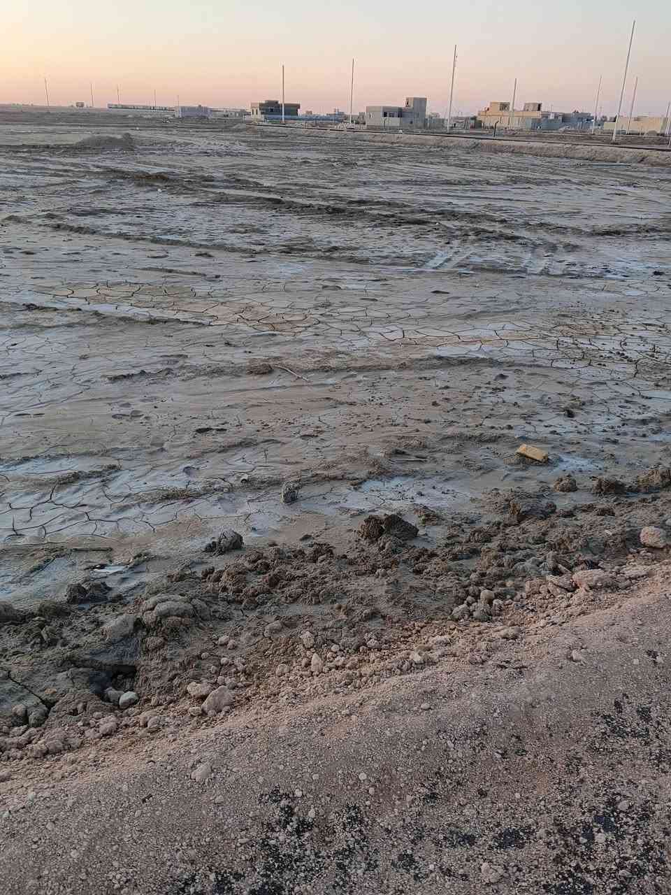 قطعه لبيع متين متر طابو زراعي لعنوان خلف 22 قريبه البحجر خدمات ماي وكهرابه سعر 4ونص رقم ***********
