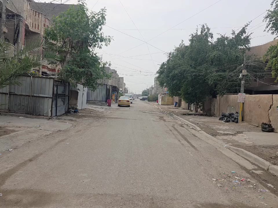 سلام عليكم بيت ١٥٠ متر حي أور قرب جامع الفردوس فرع ملعب الخماسي طابقين غرفتين نوم فوك *********** سعر ٢٧٠
