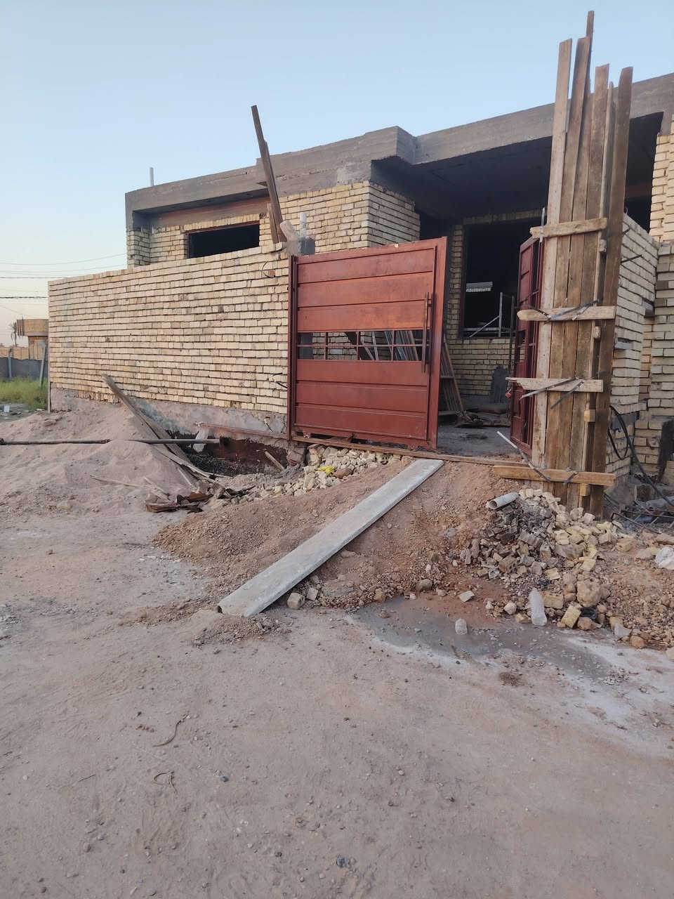 السلام عليكم هيكل للبيع في منطقة البكرلي الثاني نوع العقار طابو زراعي سند 25 تحويل مناشر باسمك مساحدة الهيكل 200 م طابوك جمهوري لبخ علية مي مجاري صبة نضافة كامل شارع تبليط السعر خاص ***********
