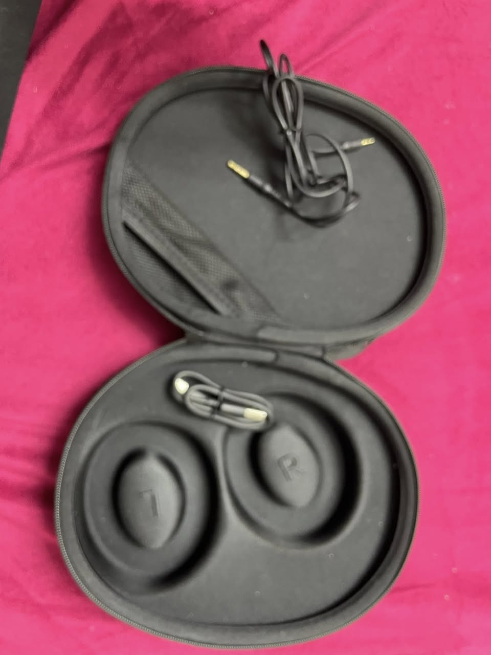 🎧 سماعة 1MORE PistonBuds Pro أصلية للبيع
🔹 حالة ممتازة ونظيفة
🔹 بطارية قوية تدوم حتى 70 ساعة مع الشحن
تدوم البطاريه بدون شحن يومين او نص تقريبا 

🔹ا Bluetooth 5.2 سريع الاتصال  او ترهم وايرلس 

🔹 عزل ضوضاء ANC + وضع الشفافية
🔹 مناسبة للمكالمات والرياضة والعمل 
🔹 شحن USB-C

📦 معها العلبة وكل الملحقات
🚚 توصيل متوفر

📩 للاستفسار راسلني خاص 
او اتصل ع رقم  
***********
