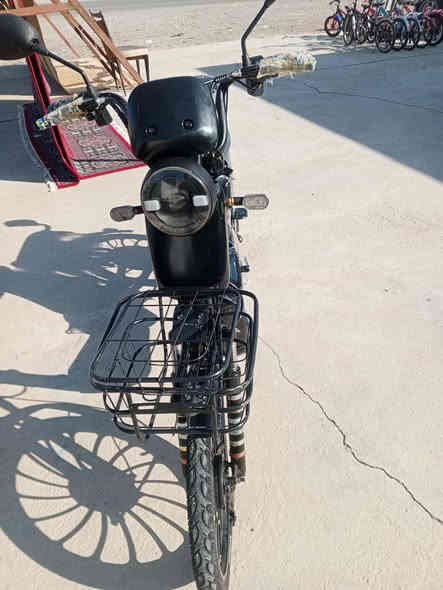 السلام عليكم دراجه شحن للبيع موديل24. البطاريه الوحدة 12 واط حجم 20سرعتين  شاحنه اصلي نضيف كله مكفول السعر 300 وبي مجال المو شراي لا يتعبني رقمي ***********
