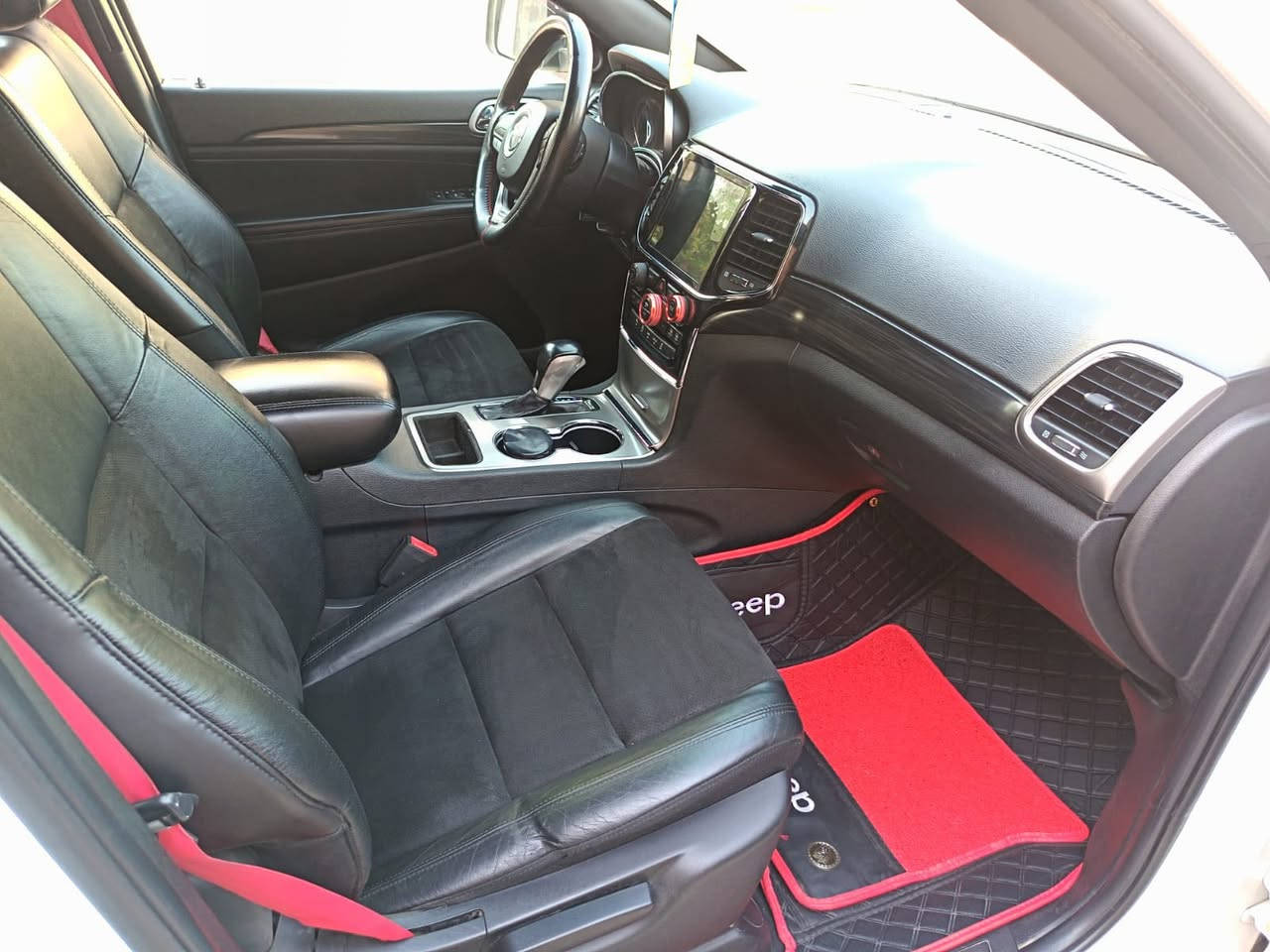 جيب 2020بلاك توب
حادثها سرقه قطعه وحده 

وبيها ملاحظات بسيطه 

تفاصيل اكثر 

 

*********** /هاتف واتساب
