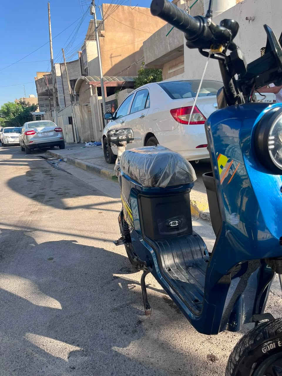 سلام عليكم دراجه شحن النوع R10 موديل 2025 دراجه خير من الله  الدراجه فيه نواقص بسيطه  السعر 300 الف بيه مجال العنوان بغداد العطيفية قرب جامع براثا الرقم ***********
