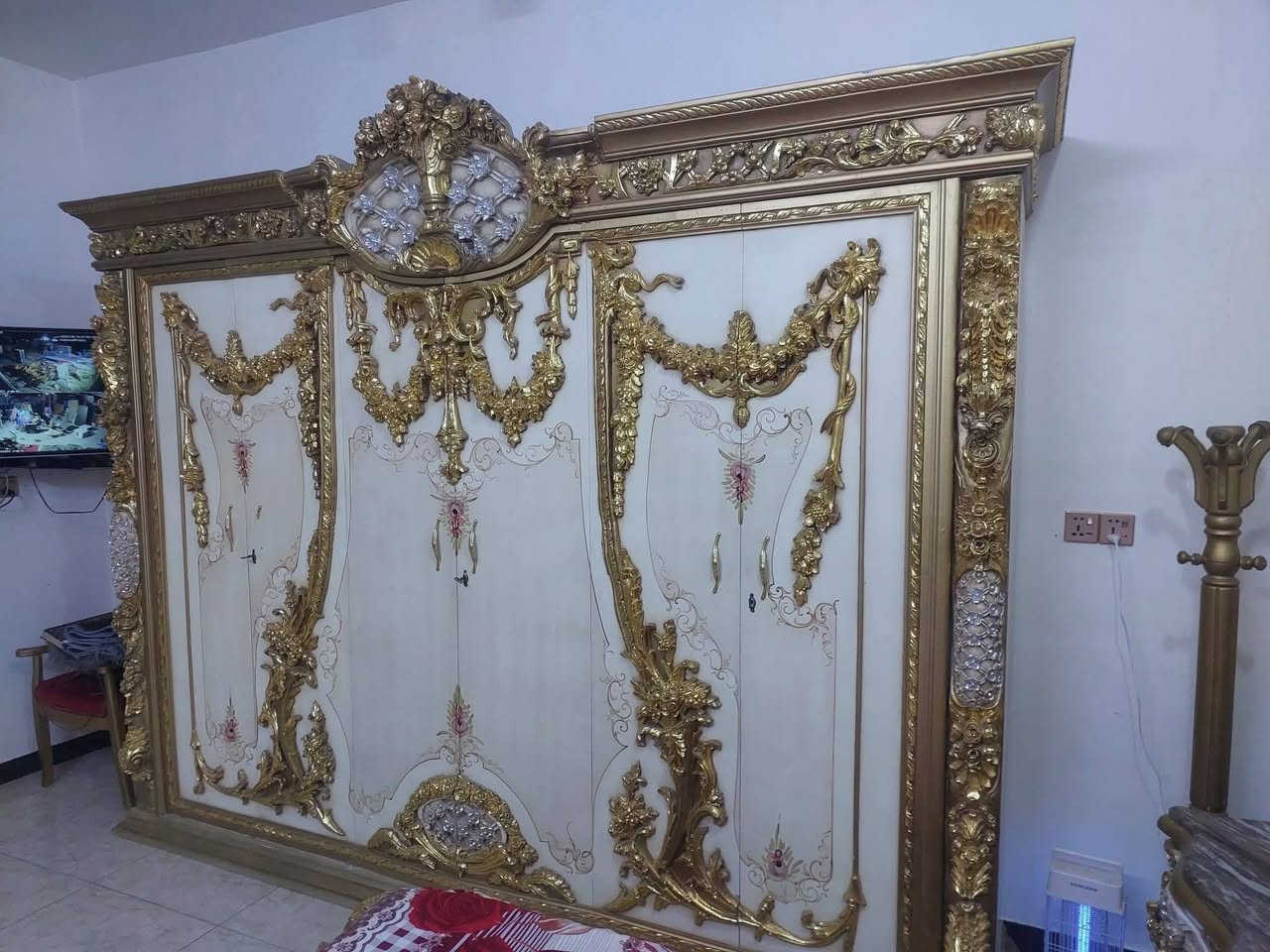 غرفه زان مصري صبغ ورق ماء الذهب والاسطح مرمر ايطالي غرفه جدا راقيه وجميله
السعر مليون و٦٥٠
المسيب حي المعلمين٣ طريق سيد ابراهيم بعد السكه بكيلوين تقريبا بعد اسلاك الضغط العالي ب٢٠٠م 
بيت على جهة اليمنى
***********
يرجى الاتصال قبل المجيء
