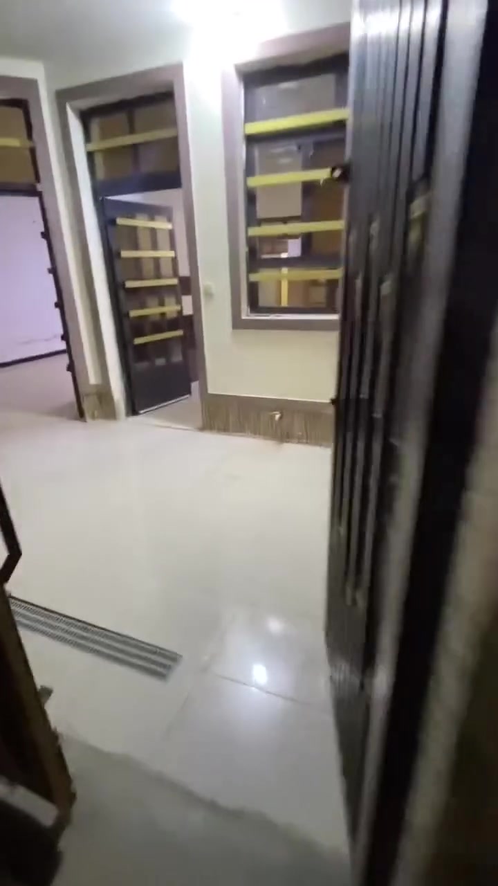 لليجار بالجغيفي الثانية على شارع تبليط مكون من غرفتين وصالة واستقبال وصحيات ومناور 2  وبي بيتونة فوك ترهم انوب غرفة  العنوان اول نزلة الجسر مال جغيفي الثانية على ايدك اليمنة   للاستفسار اتصل *********** بي واتس اب
