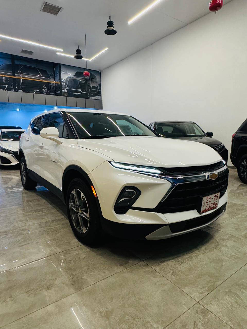 Chevrolet Blazer 2LT

الموديل : 2023

حجم محرك : 20  توربو

اللون :ابيض

عداد المسافة : 58 الف مايل فقط 

السعر : 170$ ورقه

الضرر : كما موضح في الصور  + 3 قطع كلير امريكا
جميع الايرباكات سليمه 

 تترقم شمالي فقط .

المواصفات : 2Lt

كشنات كهربائي 
تشغيل عن بعد
شحن لاسلكي
تبريد خلفي
بصمة تشغيل
بصمة ابواب
لايت ليد
تحكم وضعيات القيادة
هاند بريك بصمة
منافذ USB
تحديد مسار 
اوتو ستارت (Auto start)
اوتو ستوب (Auto stop)
مانع انزلاق+ABS
معرض العدل لتجارة السيارات الحديثه 
العنوان /  كركوك شارع المعارض 

للاستفسار التواصل مع الارقام 👇

***********
***********
***********
