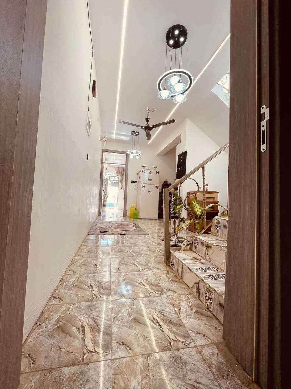 سلام عليكم يوجدلدينا مشتمل للبيع في حي الاساتذة خلف المول مدينة حمورابي السياحية
المساحة ١٠٠ متر طابوزراعي 

المحتويات المشمل ٢غرف نوم صالة مطبخ صحيات بناء جديد 

السعر ٩٠ مليون قابل للتفاوض 

الاستفسار عل الرقم ***********

مكتب عقارات 🏡 الزيتون 

العنوان المكتب الزيتون شارع60 مدخل حي الحسين الكرامة الشارع مقابل مدينة حمورابي السياحية مقابل ستوديو ستوديو مصور دبي مقابل صيدلية نارنج
