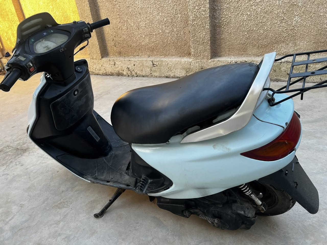 دراجه فراشه نضيفه وكهربائياتها كلها شغاله وبيها باتري ومكينتها زينه وحلوه بالمعدل بس بيها بخار والباتري نقص شحن وتشتغل وتمشي وحلوه الدراجه مكاني نجف عباسيه رايدها ب250 ما تحصل هيج نضافه بهيج سعر  للاستفسار اكثر اتصل على ***********
