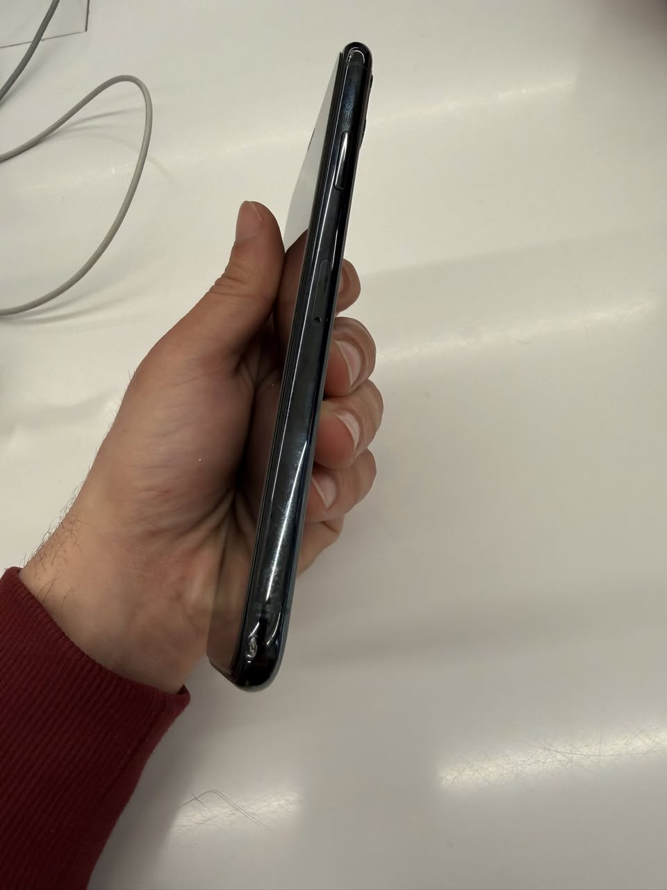 السلام عليكم عليكم 11 برو ماكس بحالة جيدة للبيع ذاكرة 256 بصمة وجه فقط الظهر مفطور بي مناقص غيرها اي شي سعرة 250 الف مكاني بغداد اليرموك ***********
