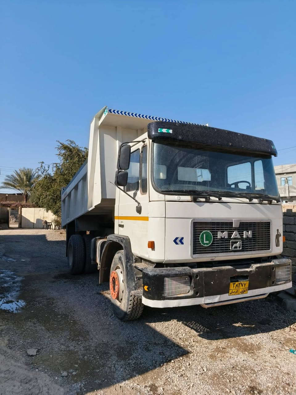 السلام عليكم قلابة مان للبيع 
موديل 89 محرك بي صرف گير شرط بودي مايلر جديد طخم تاير سيارة شغاله شرط التحويل السعر 100وبيها مجال للشراي 
مكان صلاح الدين الشرقاط استفسار ***********
