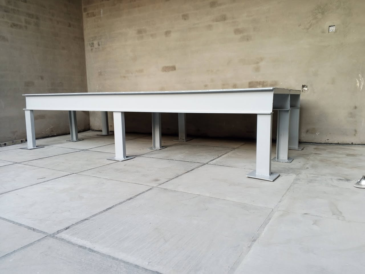 مرحبا اني شاب من بغداد شتغل حداد متنقل وجوال وين مجان اجي ابواب شبابيج كرفانات  فريمات اعلانات ***********
