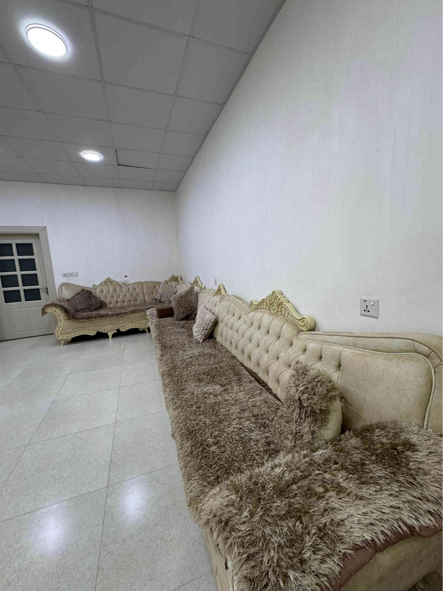 قەنەفەی 10 نەفەری کلاسیک بۆ فرۆشتن  زۆر پاکن 
لە سلیمانیم 
سحری 375 هەزار و مەجال
*********** السليمانية
