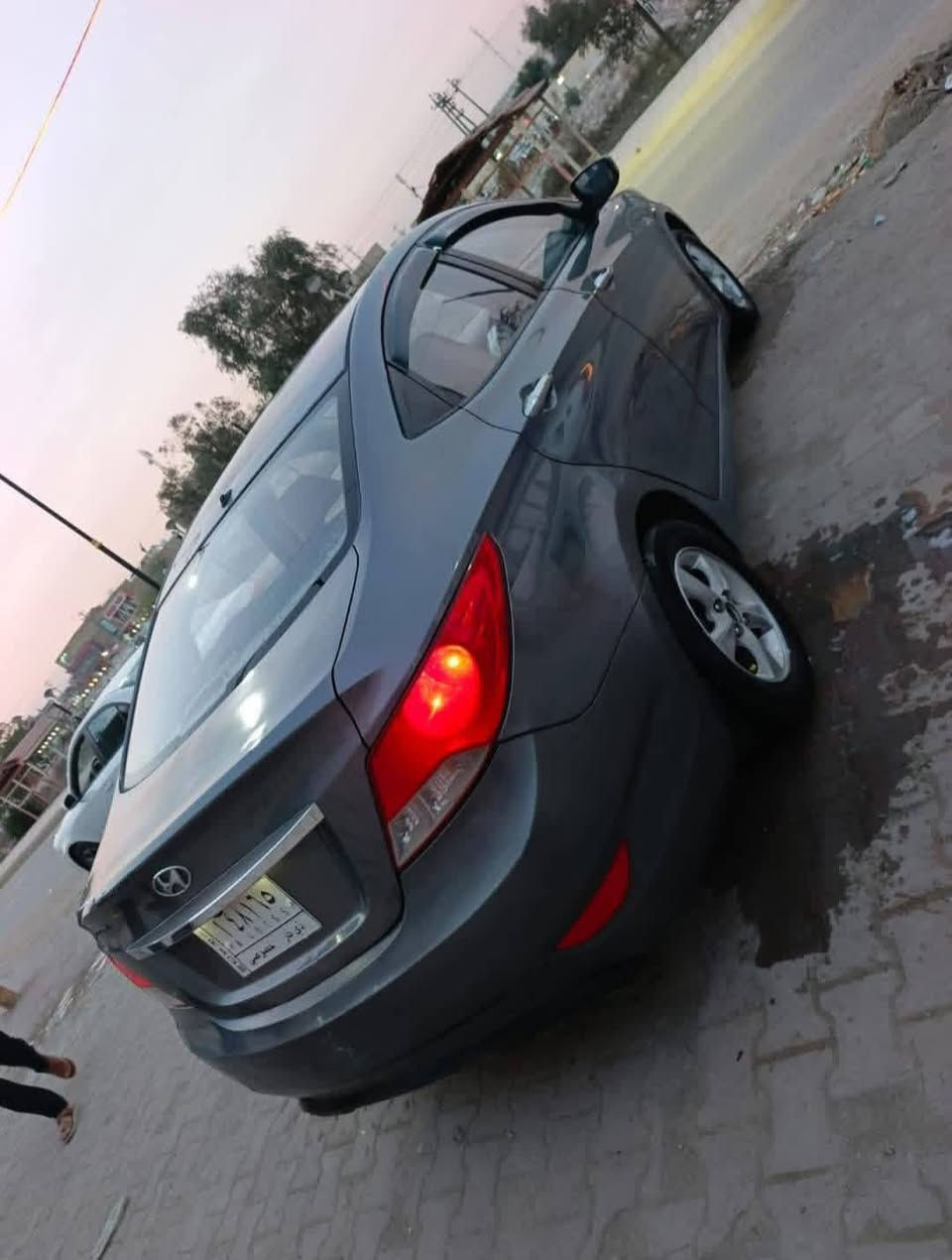 السلام عليكم 
اكسنت موديل 15 خليجي مكينه 1400 
جاهزه من تبريد ،حداديه ، تايرات جديده 
بيها جاملغ ايسر مبدل اثر طخه بسيطه 
السعر 75 وبيها مجال بسيط 
العنوان /سوق الشيوخ/***********
