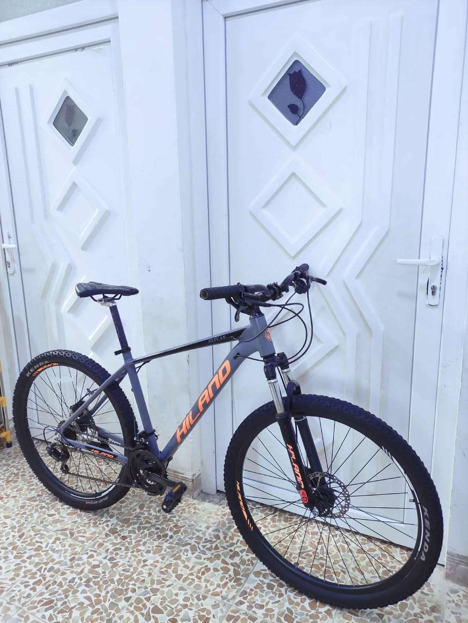 السلام عليكم …. للبيع اصلي امريكي كلة ع البلاد السعر / 275،000  دينار
 
***********  
￼
