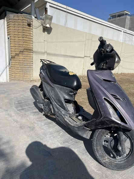 دراجة ياباني حديث ادرس للبيع دراجة خير من الله مكينة حلوة وناعمة اروح بيهة من حي آور للجادريه خير من الله بس شويه كفراته شوفت عينك سلف نكرة موقعي جادريه او زيونة او مدينة صدر ***********
