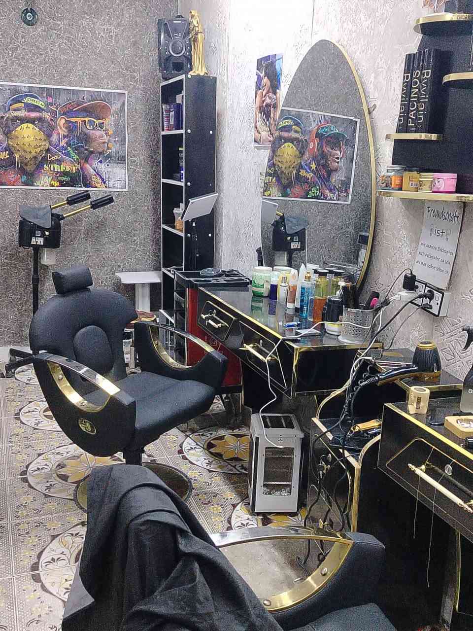 ديكور كامل للبيع ستخدام قليل
عنوان كوت الطشاش
الي فيده يتصل ***********
