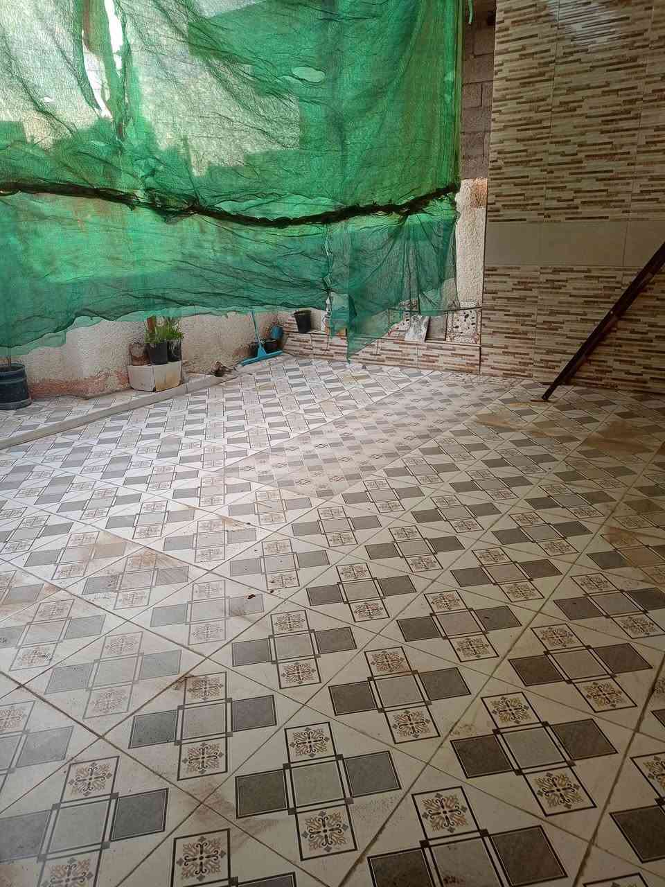 بيت للبيع مساحته 220متر طابقيين طابو صرف العنوان جسر ديالى القديم نهاية شارع 60 الاتصال ***********
