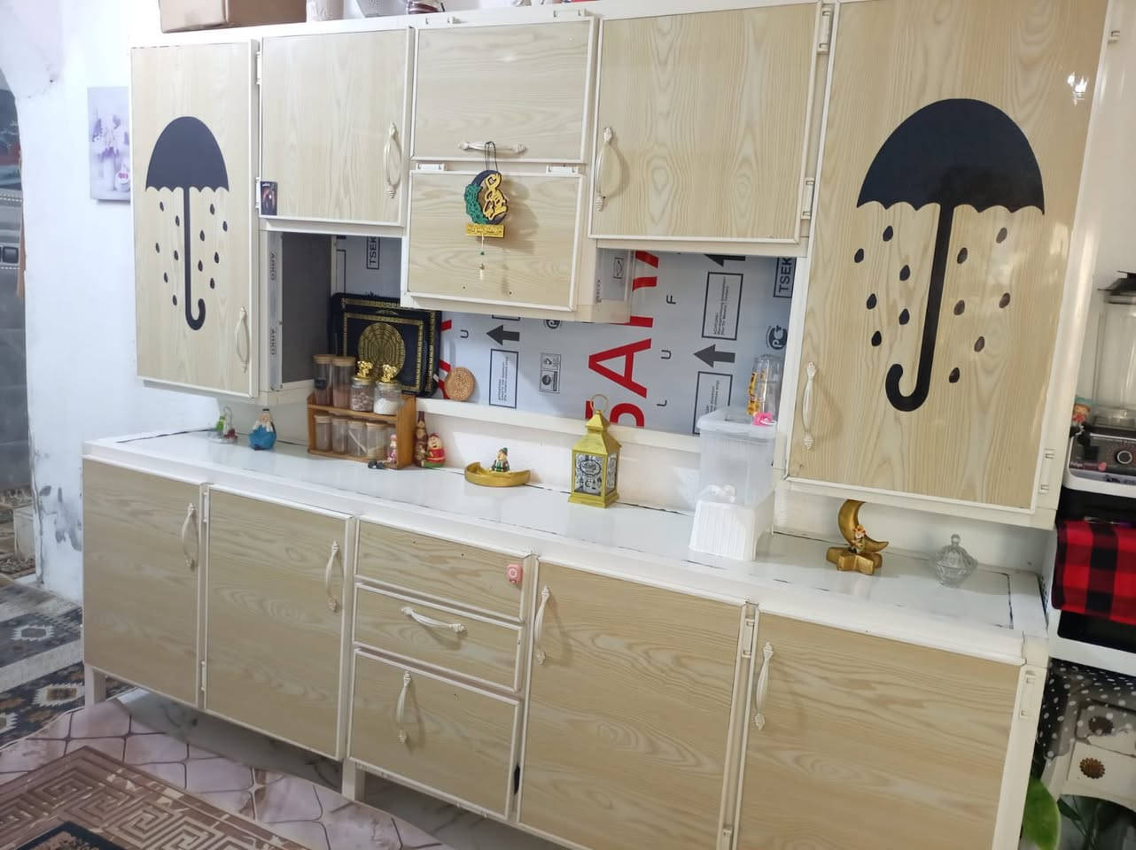 السلام عليكم تخم  ١٠ مقاعد.  وكاونتر.   مترين ونص للبيع بدون أي أضرار


**إذا كنت صاحب هذا الإعلان وتريد حذفه لأي سبب، رجاءا أرسل رسالة إلى الدعم الفني**