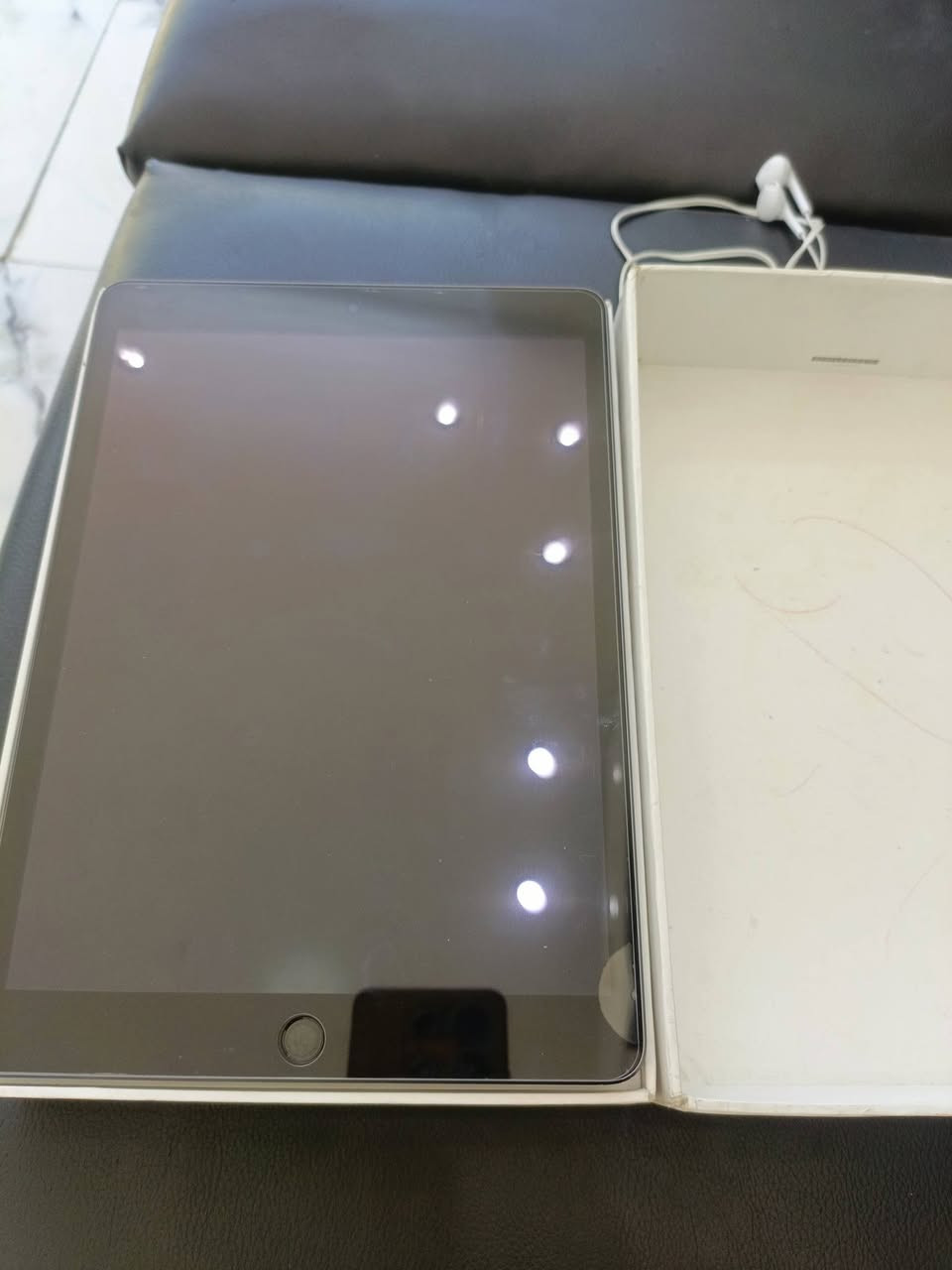 السلام عليكم 
ايباد 9 البيع 
ذاكره 65 نضافه الجهاز 95بطاريه قبل ٣اشهر 92 
سعره 240 بي مجال حق الجيه متواجد وتساب 
*********** مكاني بغداد حي اور
