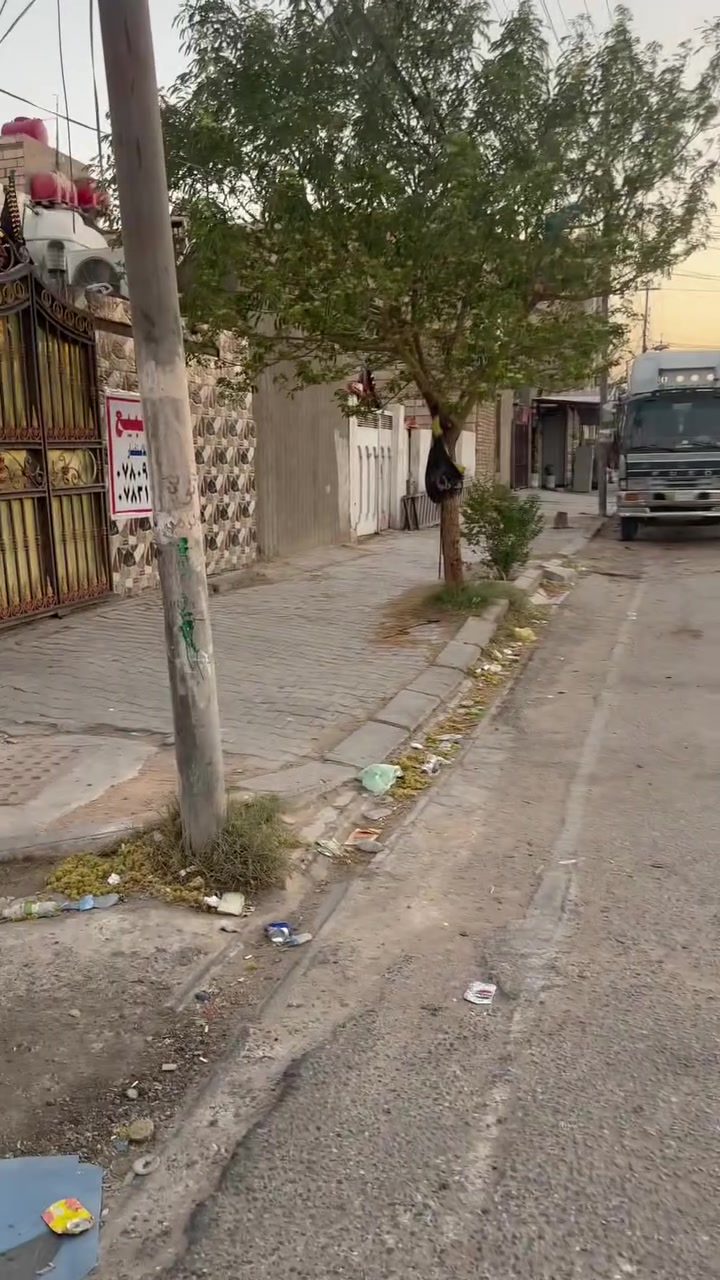 بيت طابقين ركن 218 م.  على سايدين الادله الجنائية حي العسكري موقعه تجاري ومميز
يحتوي الطابق الاول على غرفتين وصاله واستقبال ومطبخ 
الطابق الثاني 
غرفتين مع الصحيات
***********
السعر 
السعر 268 مليون بعد التخفيظ وهذا مو سعره لان سعره الحقيقي 300 لكن مستعجلين عل بيع
