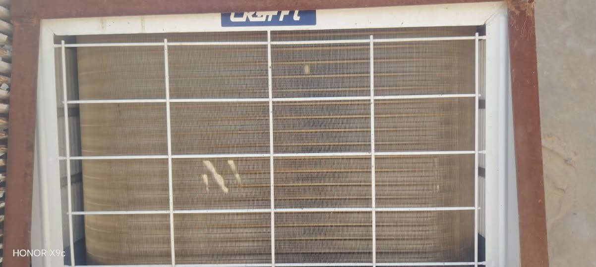 مكيف البيع بعده جديد مستخدم شي قليل سعر 450 وبي مجال المكان عوفي ***********
