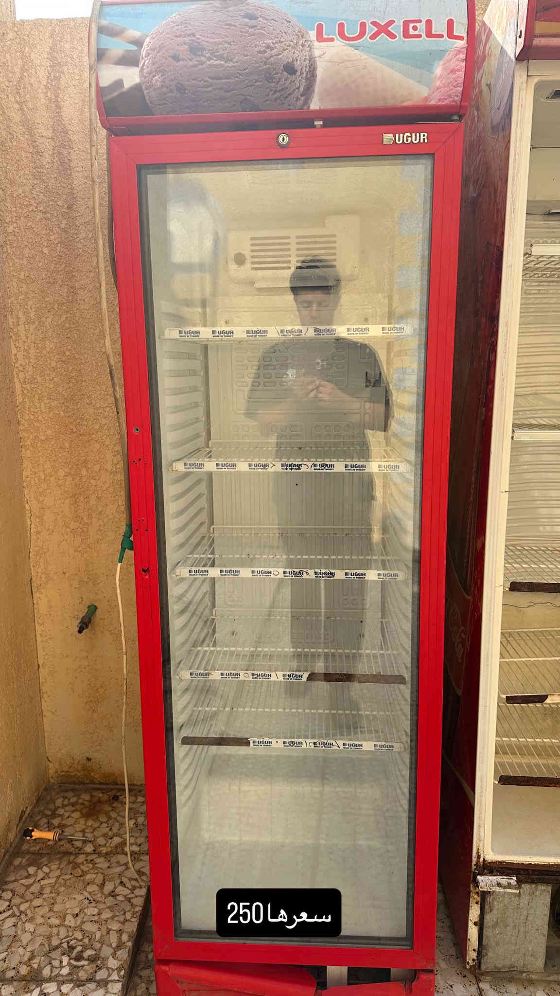 السلام عليكم عراضات للبيع 
مستعملاات بس نضاف
رفوف عدههن 15 
بكان الاصمعي الجديد 
***********
