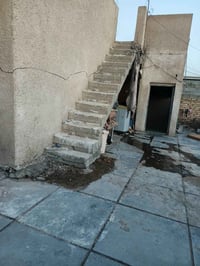 بيت مساحته ٢٧٥ حديقتين وطرمة وحمام واستقبال ومطبخ و غرفتين الطابق الاو...