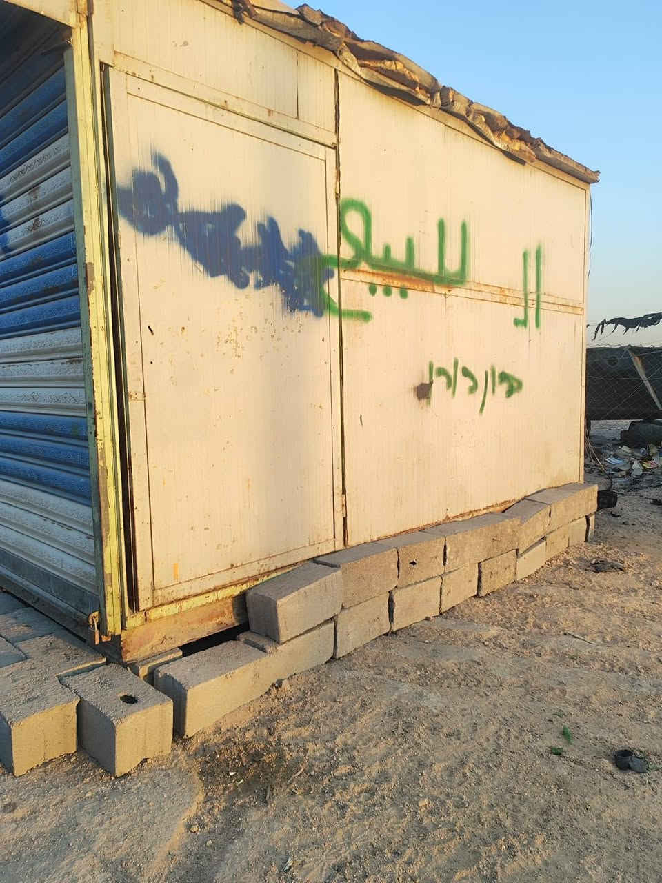 كرفان للبيع 4+3مرتب بي رفوف ضلعين 
مكانه البصره الزبير *********** ابو الخصيب, البصرة
