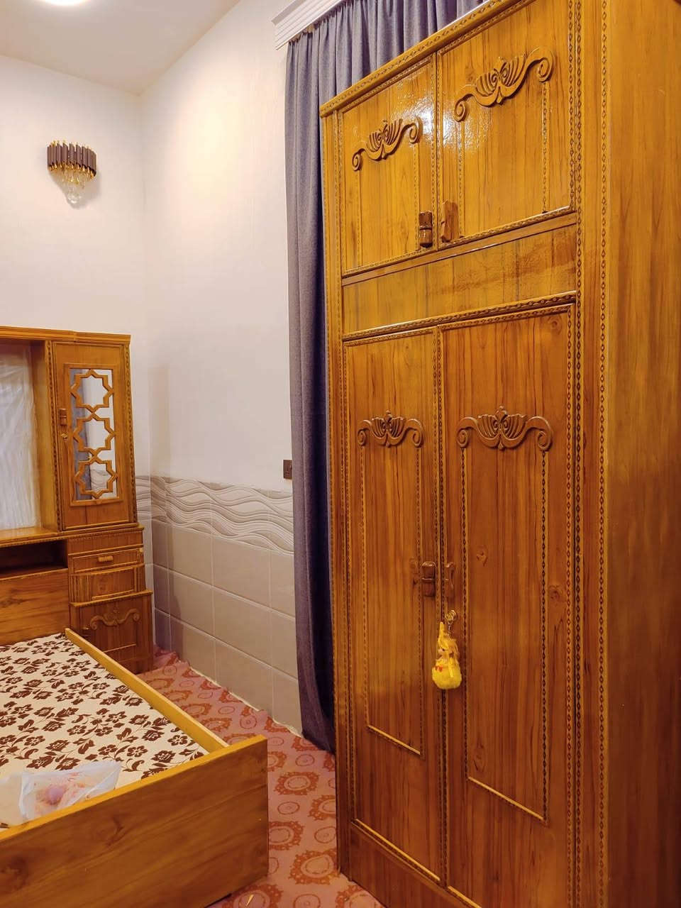 غرفه للبيع تسكام ام السته طابقين ملحق ام المسرح جديده الغرفه كلش العنوان ديوانيه حي العسكري فلكه العلماء السعر للاتصال ع رقم ***********
